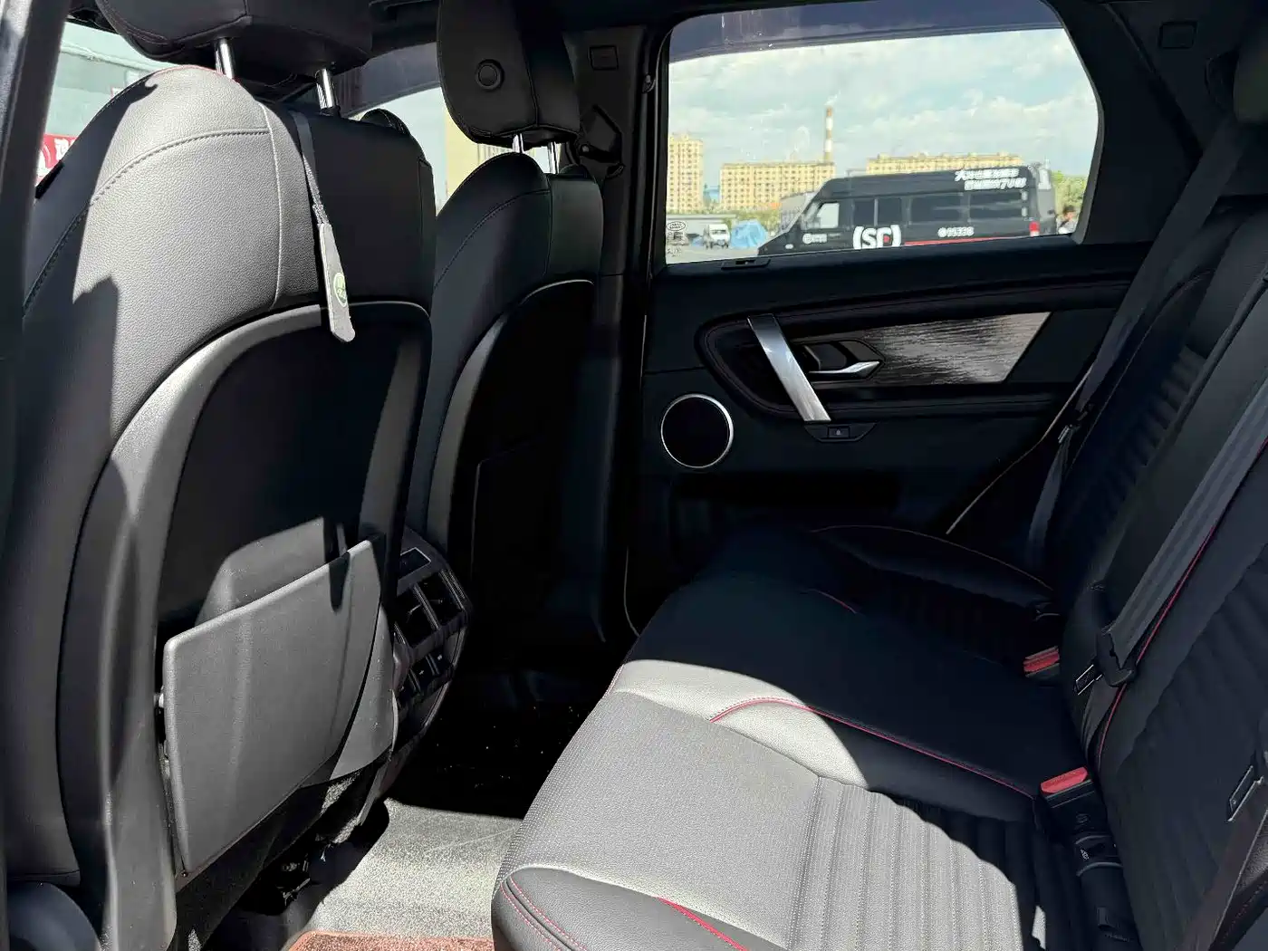 Land Rover Discovery Sport 2022 Model 249PS R-Dynamic S Performance Edition 5-Seater фото 6
