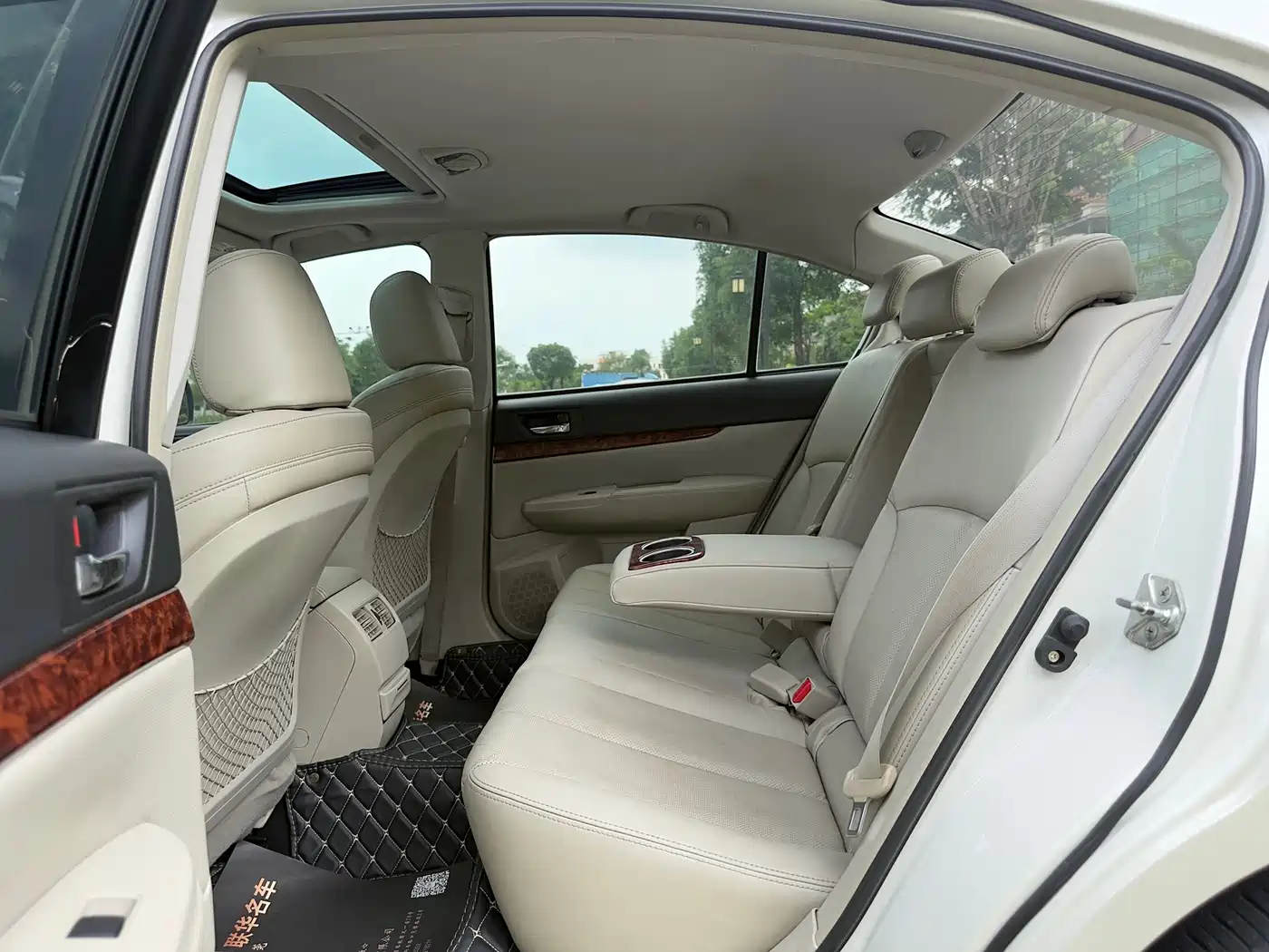 Subaru Legacy 2010 Model 2.5i Luxury Edition фото 20