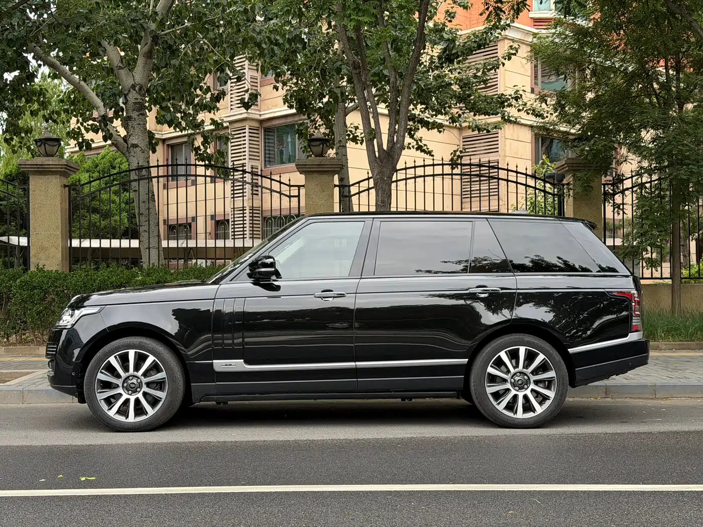 Land Rover Range Rover 2017 3.0 SC V6 AB Ultimate Autobiography LWB фото 3