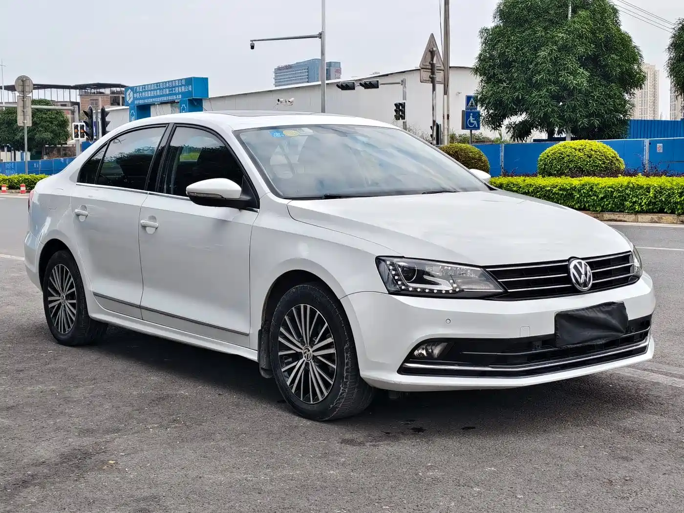 Volkswagen Sagitar 2017 1.6L Automatic Comfort фото 3