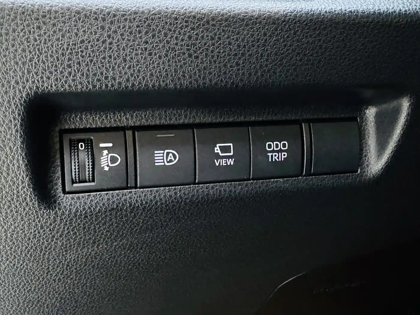 Toyota Wildlander 2024 2.0L CVT 2WD Luxury PLUS Edition фото 10