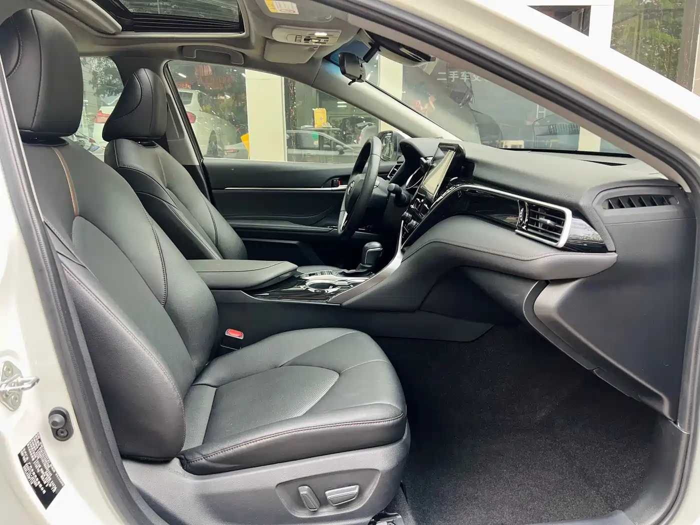 Toyota Camry 2021 Hybrid 2.5HGVP Leading Edition фото 14