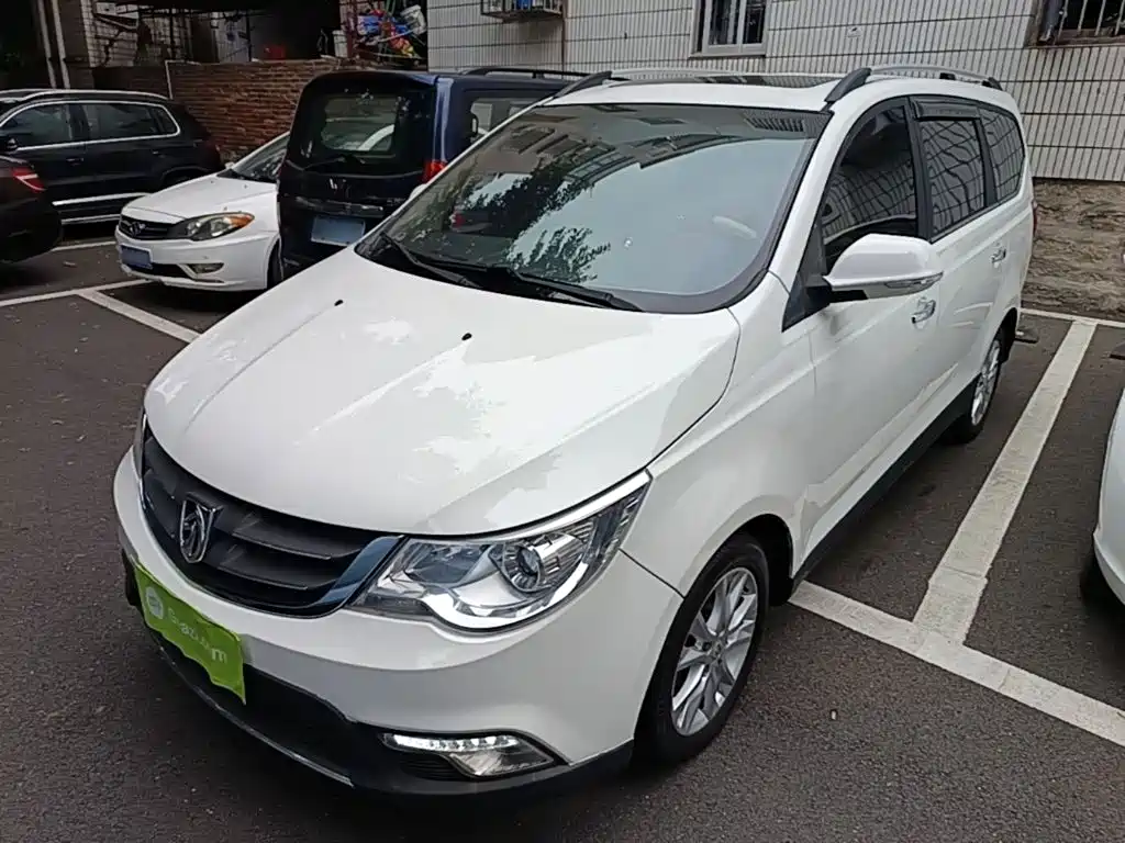 Baojun 730 2015 2014 1.5L Manual Luxury Navigation ESP Edition 7-Seater