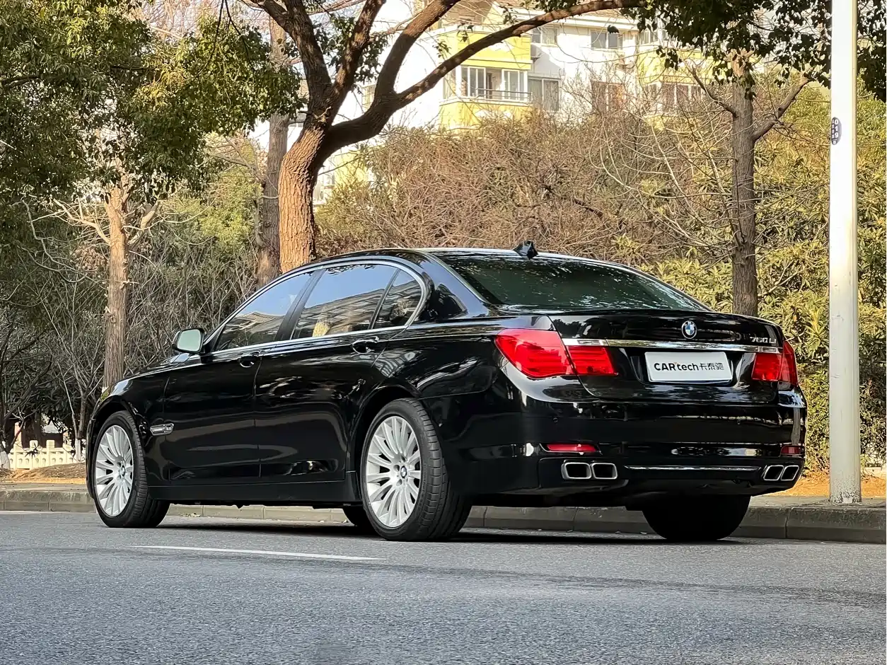BMW 7 Series 2010 760Li фото 6