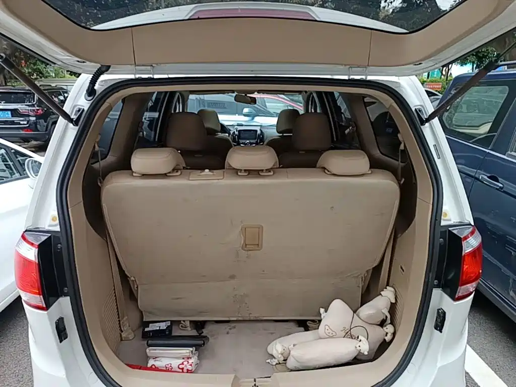 Baojun 730 2015 2014 1.5L Manual Luxury Navigation ESP Edition 7-Seater
