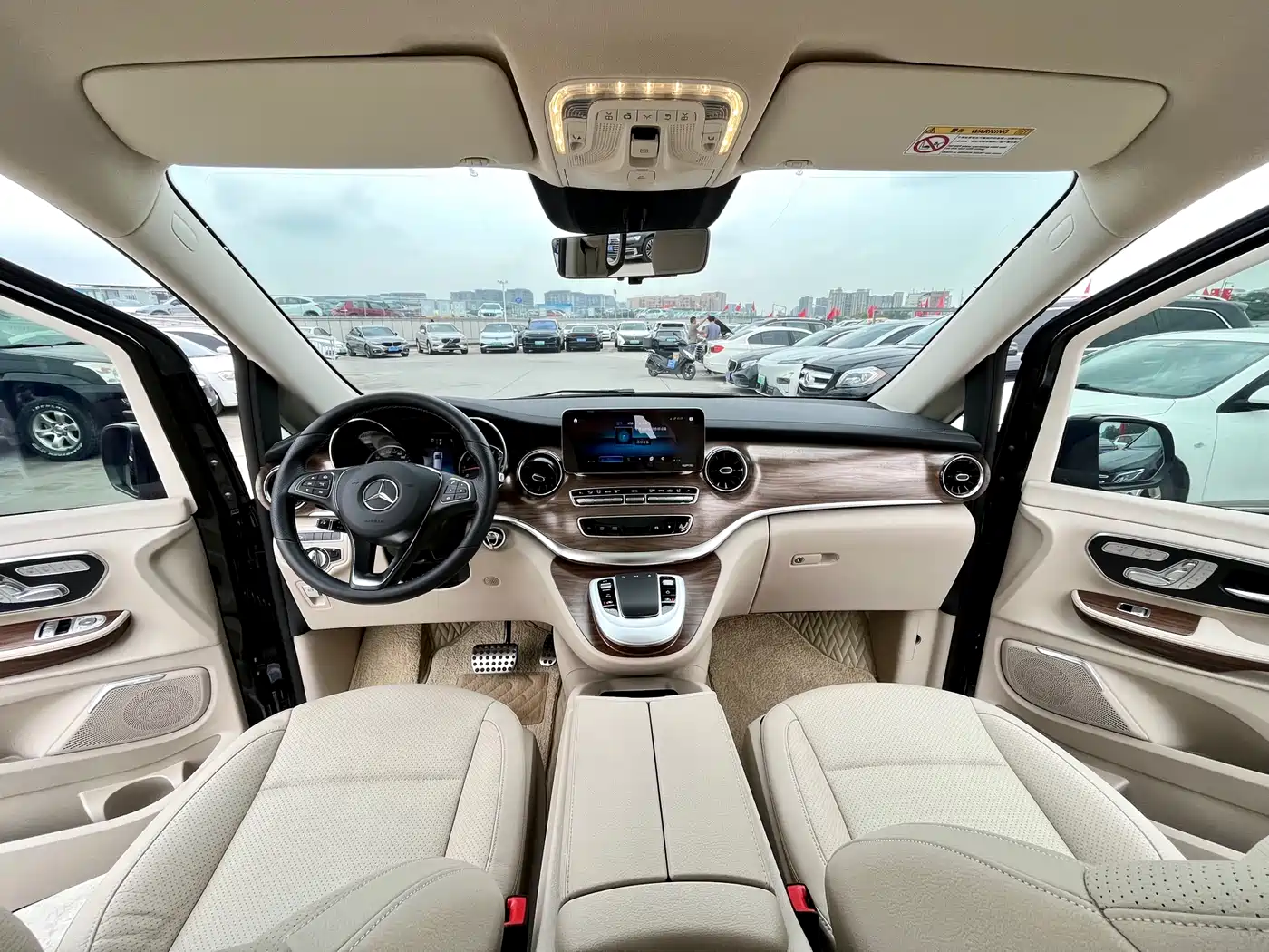 Mercedes-Benz V-Class 2021 V 260 L Long Wheelbase Premium Edition фото 13