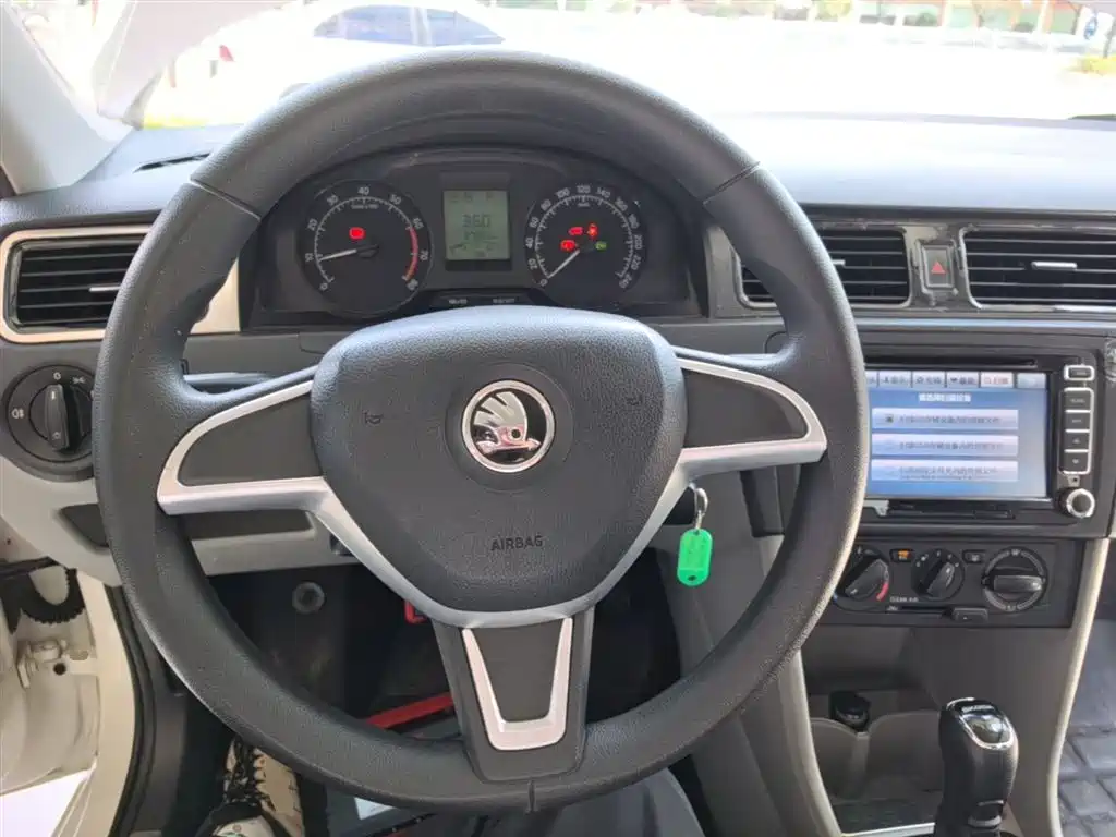 Škoda Rapid 2016 1.6L Automatic Forward Edition фото 11