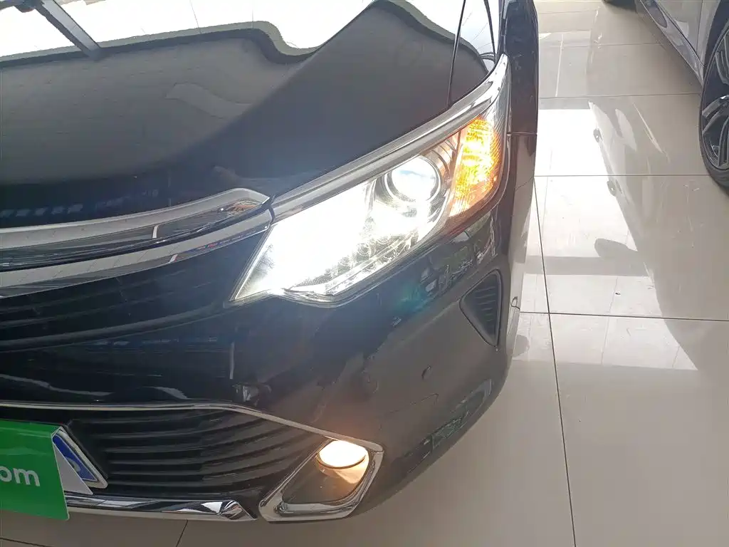 Toyota Camry 2016 Hybrid 2.5HG 10th Anniversary Luxury Navigation Edition фото 19