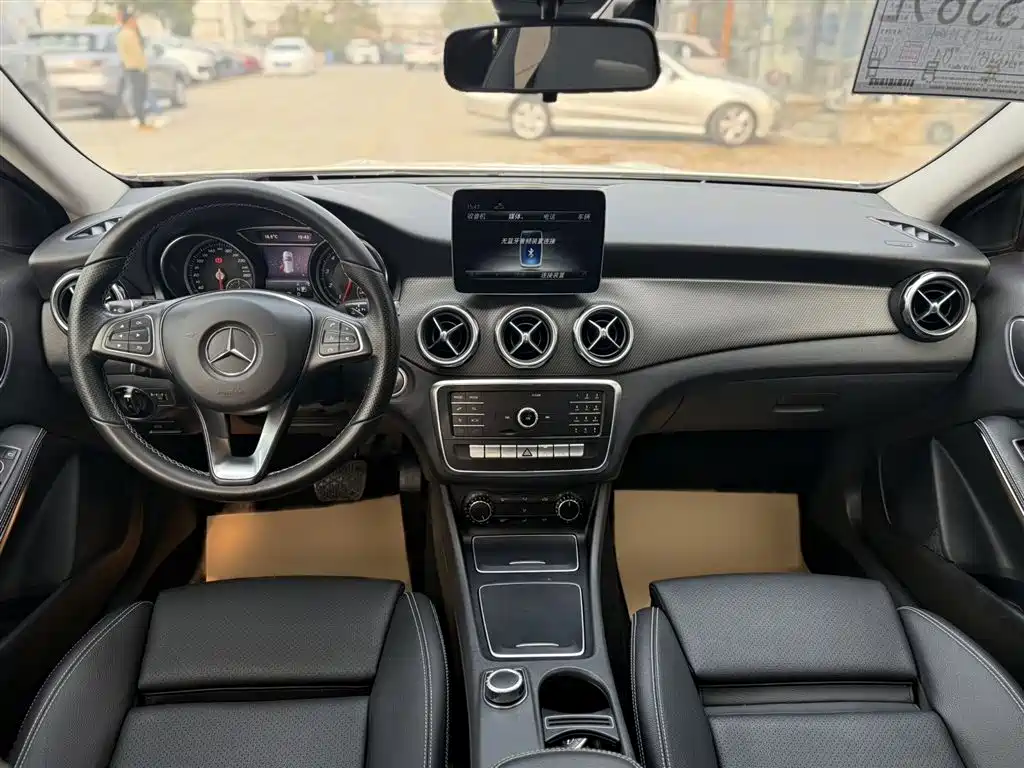 Mercedes-Benz GLA 2018 GLA 200 Dynamic фото 14
