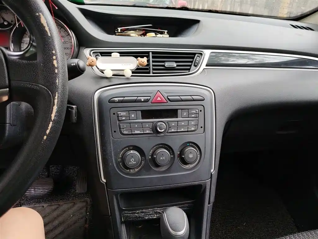 Peugeot 308 2014 Model Joy Edition Classic 1.6L Automatic Superior Style фото 6