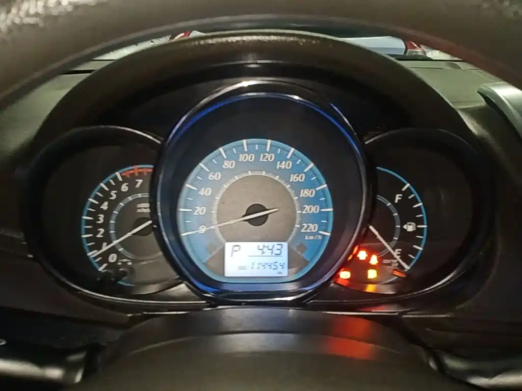 Toyota YARiS L Zhi Xuan 2015 1.5E Auto Charming Edition фото 12