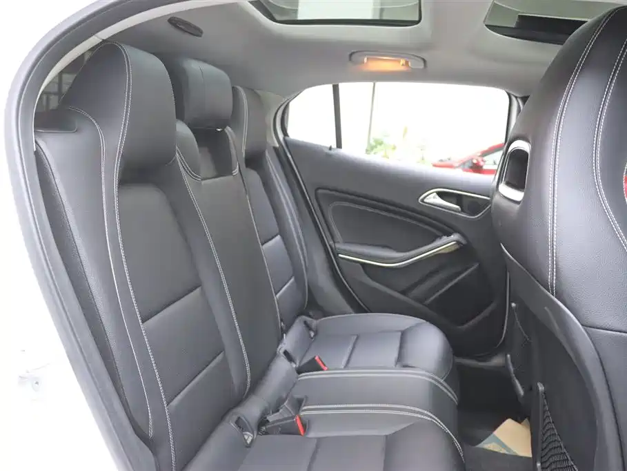 Mercedes-Benz GLA 2016 GLA 220 4MATIC Fashion фото 17