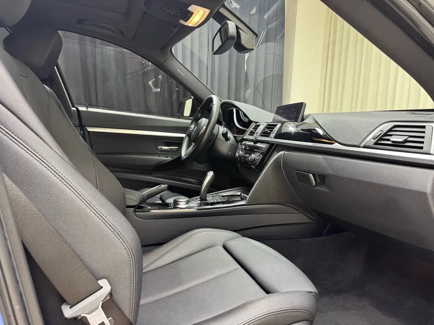 BMW 3 Series GT 2019 320i M Sport Package фото 32
