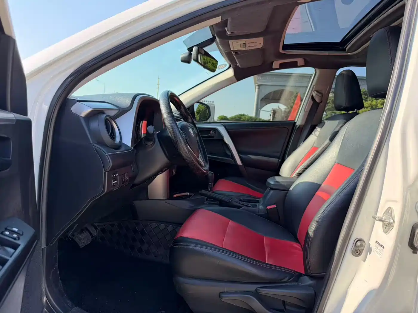 Toyota RAV4 Rongfang 2019 2.0L CVT 2WD Style X Limited Edition China VI фото 4