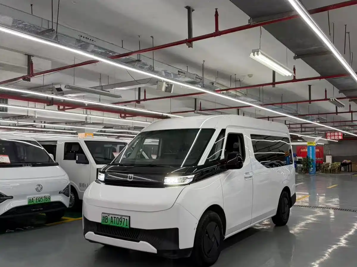 Yuan Cheng Farizon Super VAN 2024 2024 Smart Wealth Edition Short Wheelbase Medium Roof 68kWh