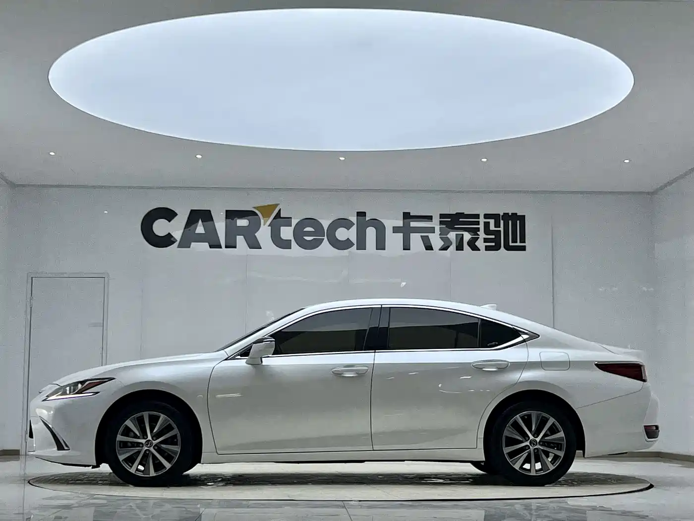 Lexus ES 2020 200 Excellence фото 2