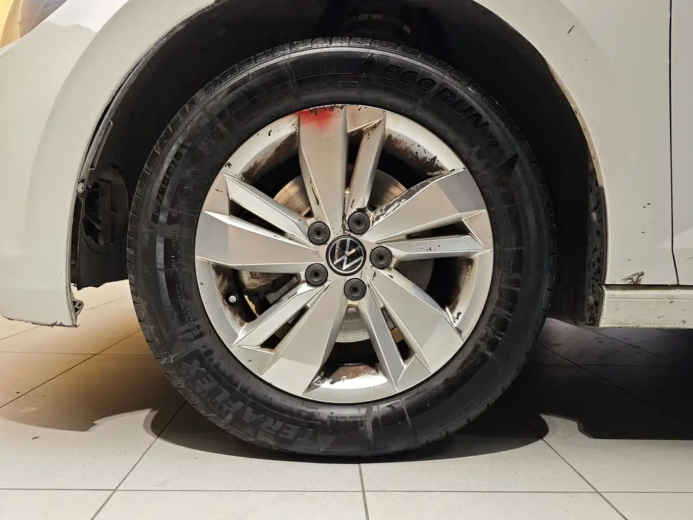 VOLKSWAGEN POLO