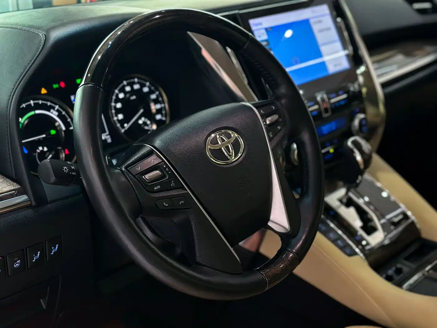 Toyota Vellfire 2021 Crown Hybrid 2.5L HV Premium Edition фото 7