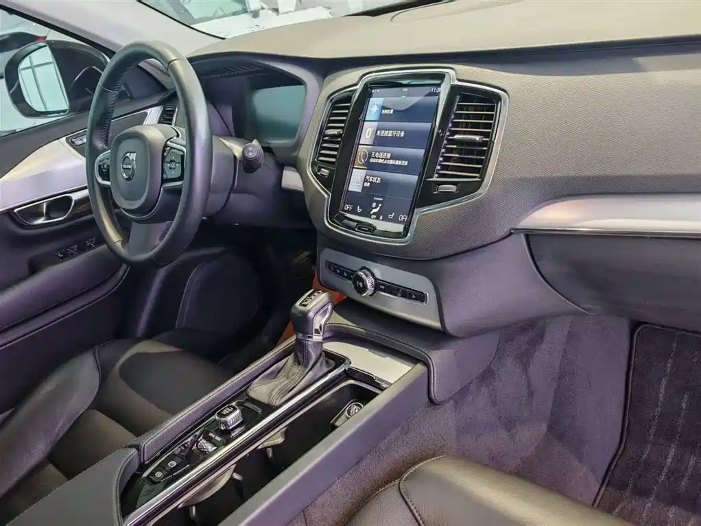 Фото 22 - Volvo XC90