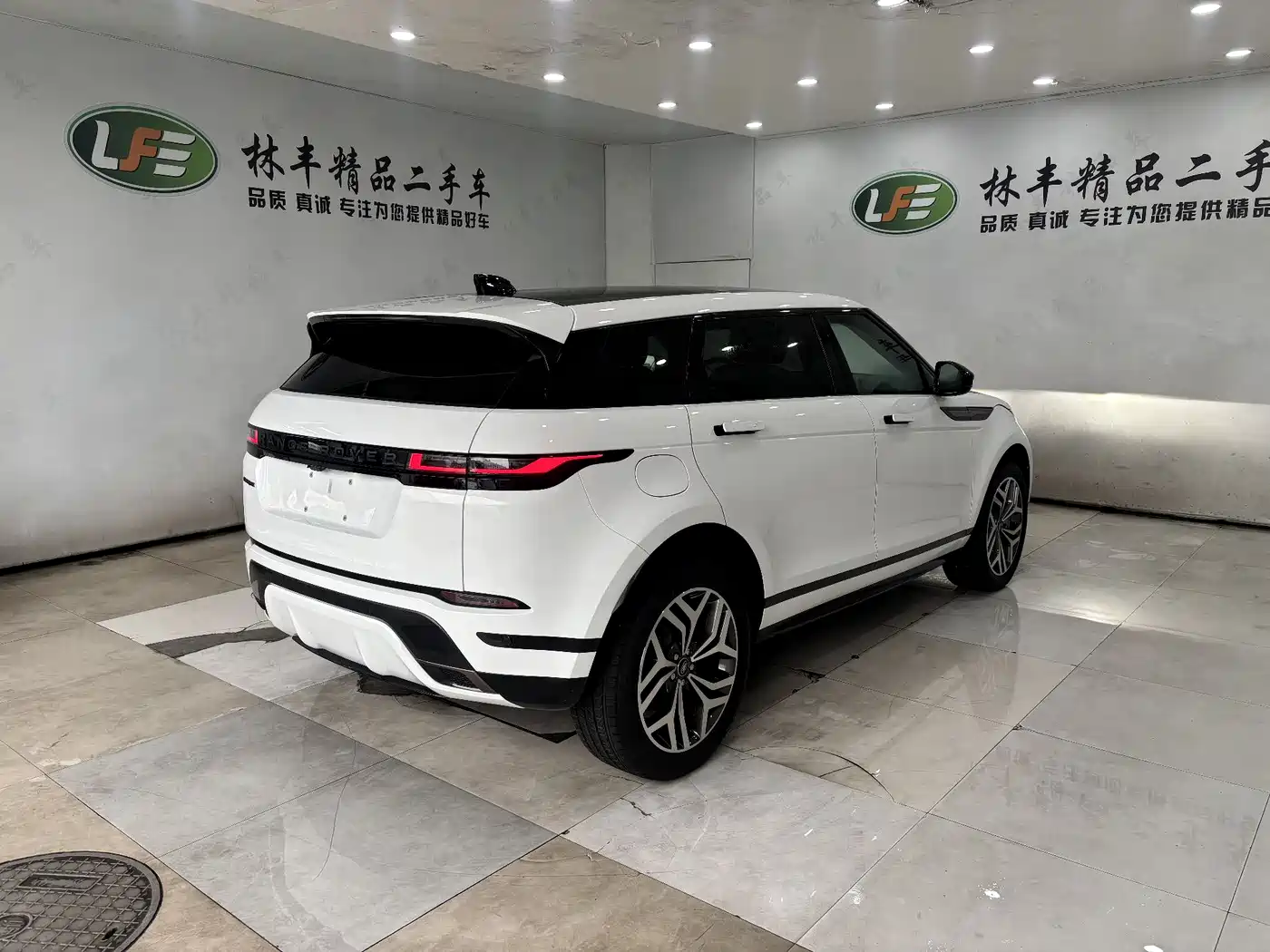 Land Rover Range Rover Evoque 2026 Range Rover Evoque L SE фото 8