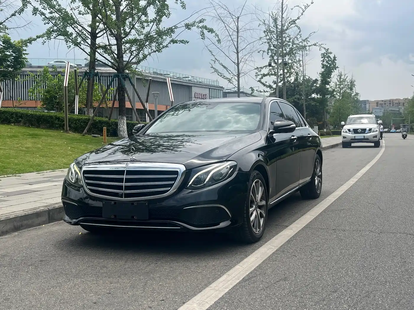 Mercedes-Benz E-Class 2019 E 300 L Fashion