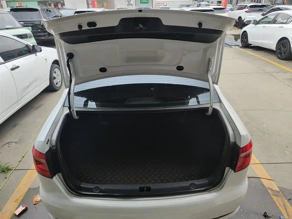 Volkswagen Lavida 2013 Facelift Classic 1.6L Automatic Trend фото 19