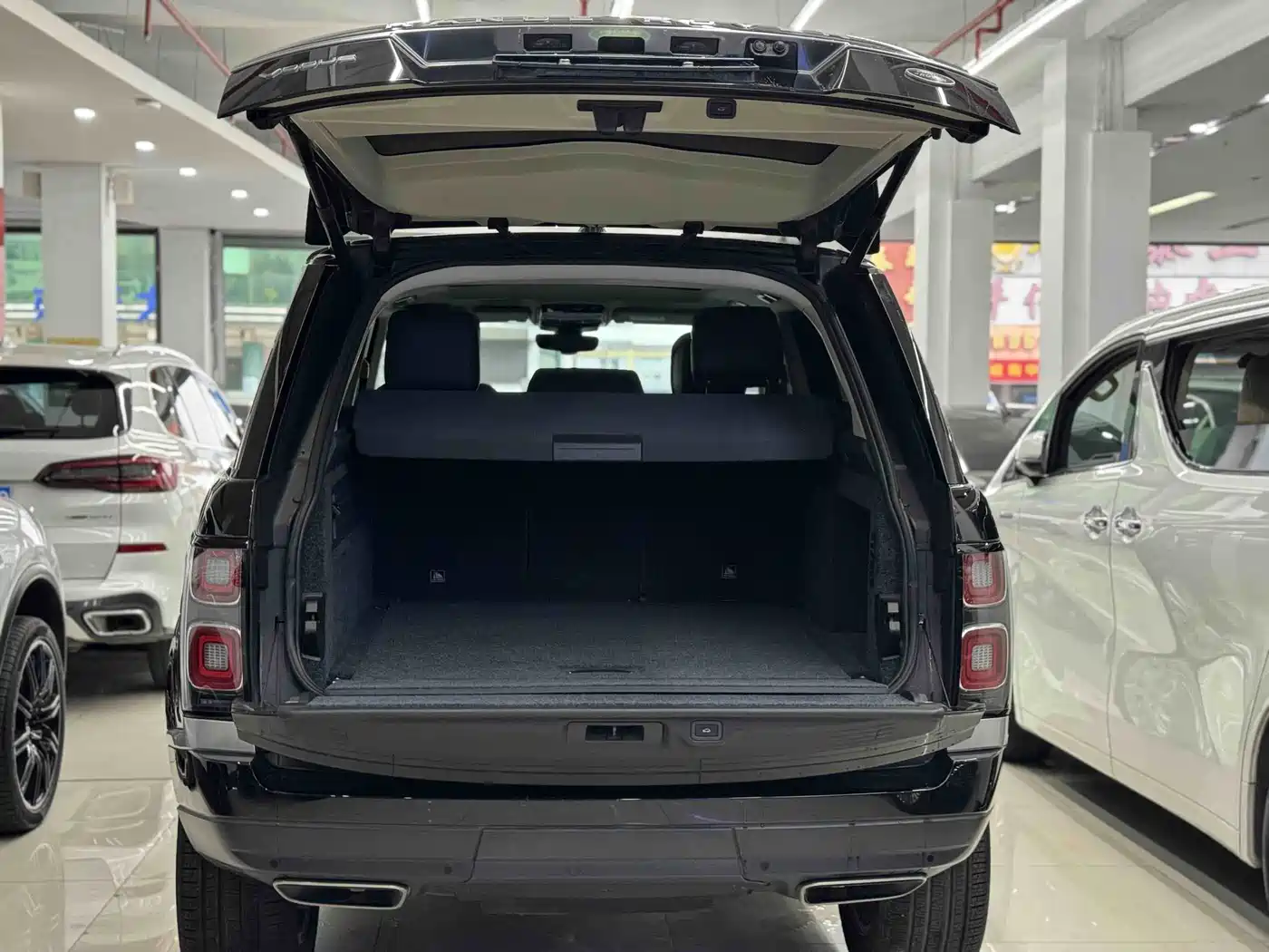 Land Rover Range Rover 2021 3.0 L6 Heritage Edition фото 17