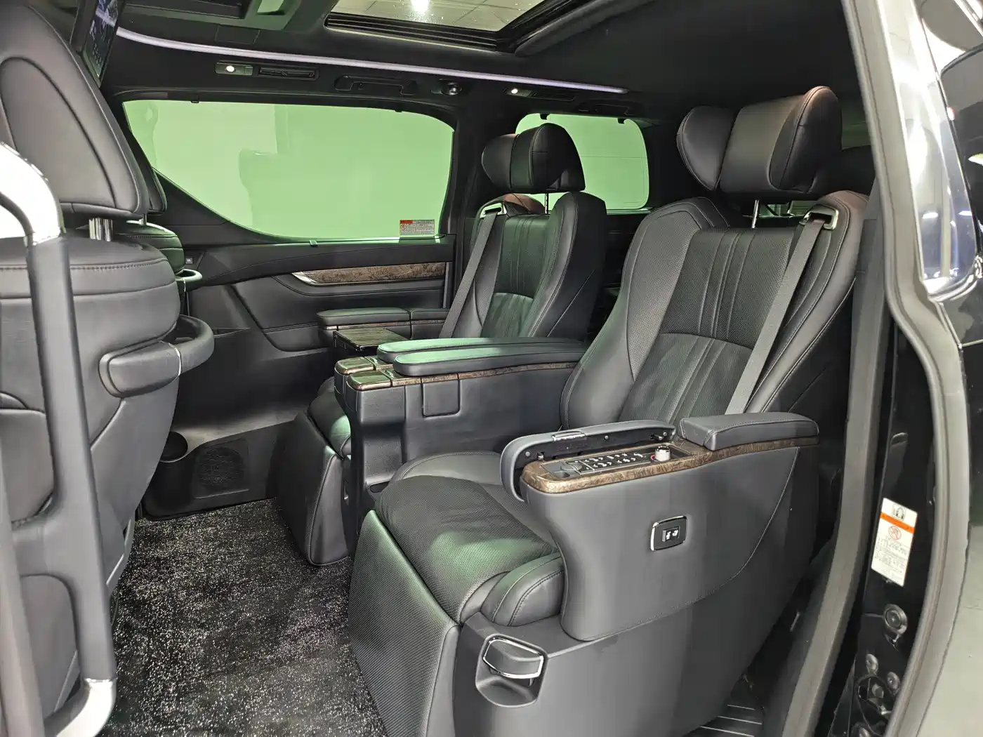 Toyota Alphard 2021 Hybrid 2.5L Premium фото 5