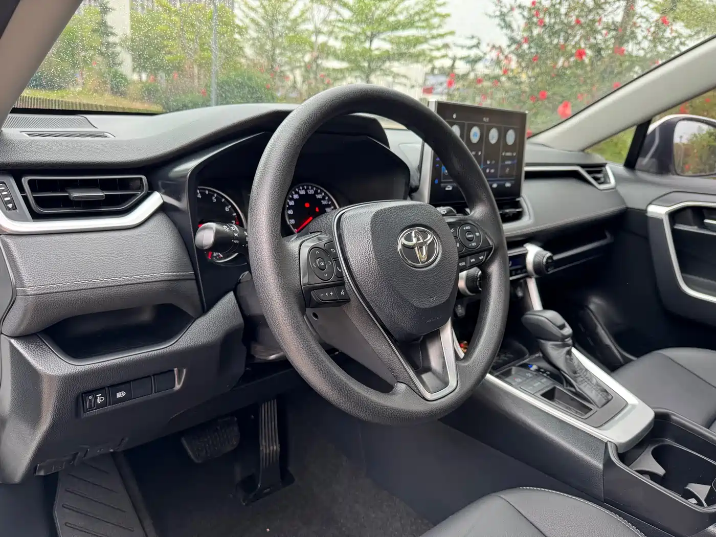 Toyota Wildlander 2020 2.0L CVT 2WD Luxury Edition фото 12