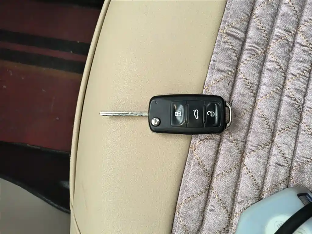 Škoda Fabia 2014 1.4L Manual Crystal Edition фото 9