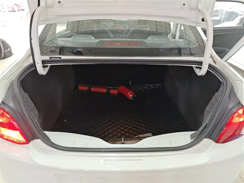 Peugeot 301 2014 1.6L Manual Luxury Edition фото 15