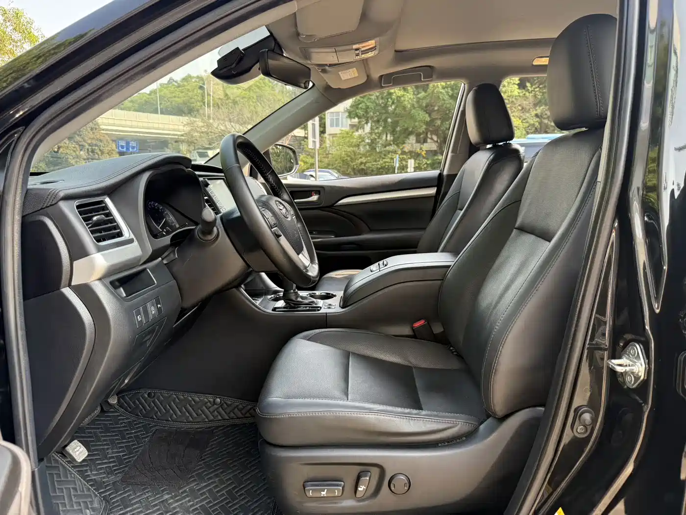 Toyota Highlander 2021 2.0T AWD Luxury 7-Seater фото 6