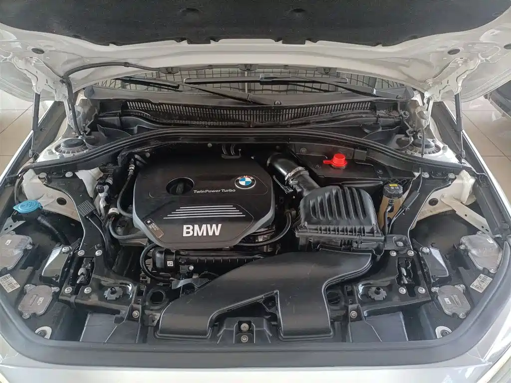 BMW 1 Series 2018 118i Sport Edition фото 20
