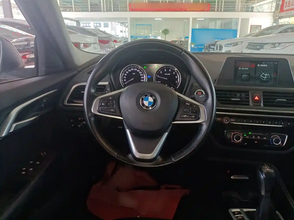 BMW 1 Series 2018 118i Sport Edition фото 11