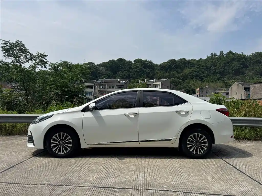 Toyota Corolla 2017 Facelift 1.2T S-CVT GL-i фото 7