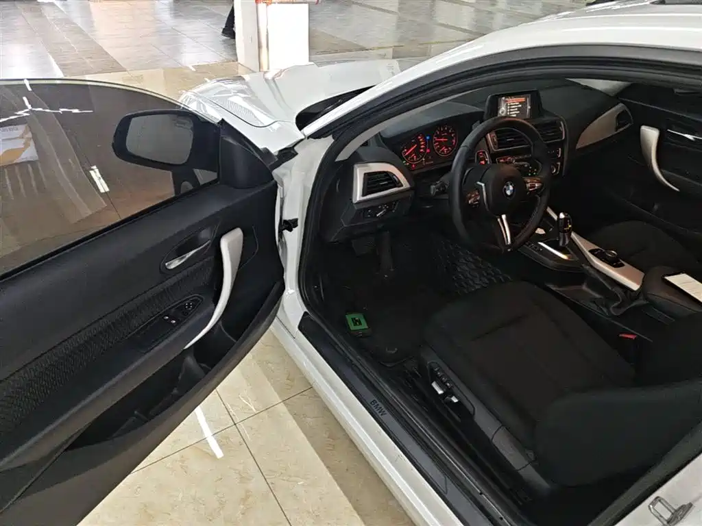 BMW 2 Series (Import) 2017 220i Leading фото 16