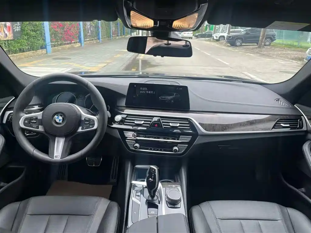 BMW 5 Series 2018 525Li M Sport Package фото 16
