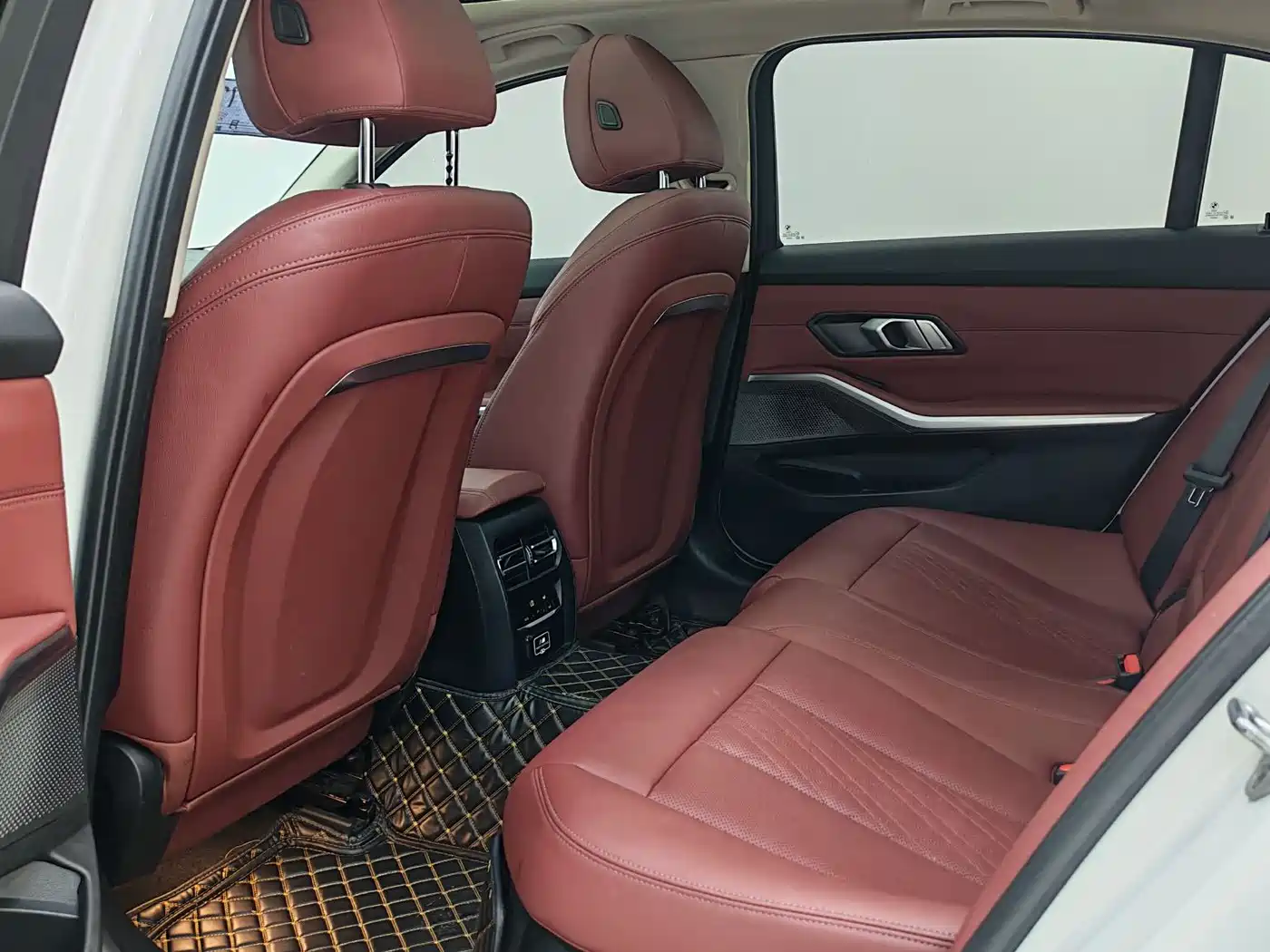 BMW 3 Series 2023 320Li M Sport Package фото 9