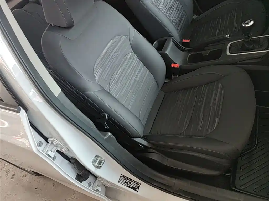 Chevrolet Cavalier 2019 320 Manual Enjoyment Edition фото 25