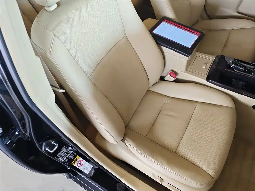 Toyota Camry 2015 Dual Engine 2.5HG Luxury Navigation Edition фото 20