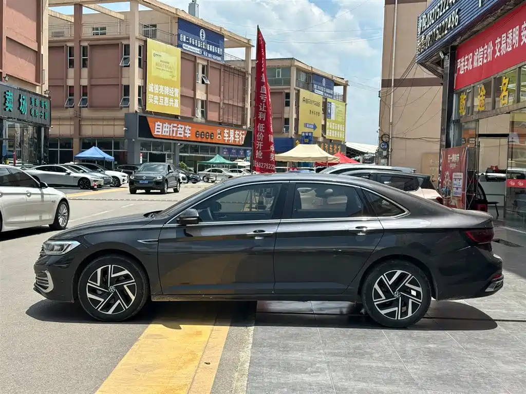 Volkswagen Sagitar 2023 300TSI DSG Surpassing Edition фото 5