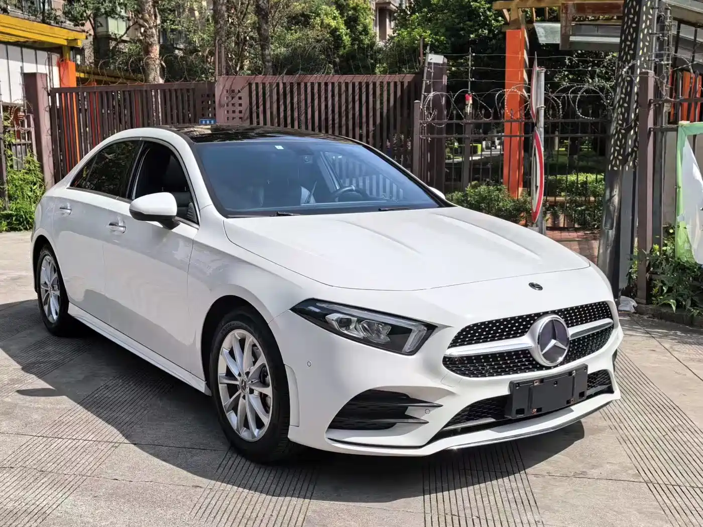 Mercedes-Benz A-Class 2021 A 200 L Sport Sedan Fashion Edition фото 3