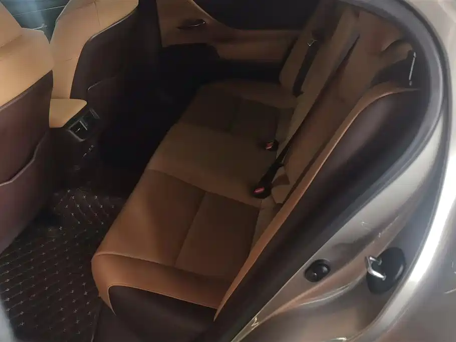 Lexus ES 2020 200 Excellence фото 11