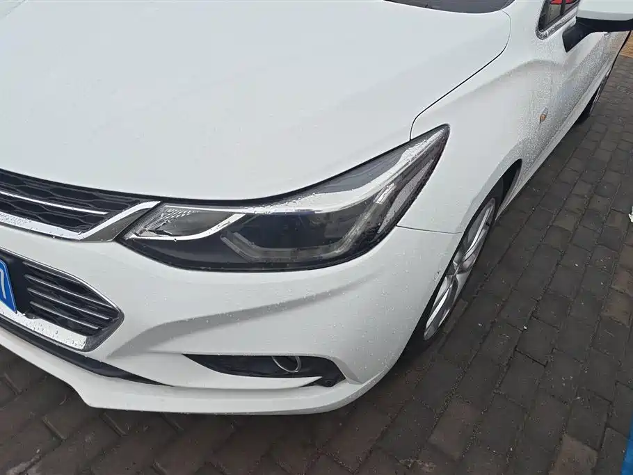 Chevrolet Cruze 2017 1.4T Hatchback DCT Leading Edge Edition фото 5