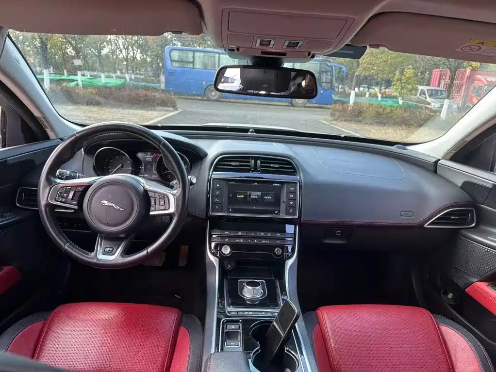 Jaguar XE 2016 2015 2.0T 200PS R-Sport
