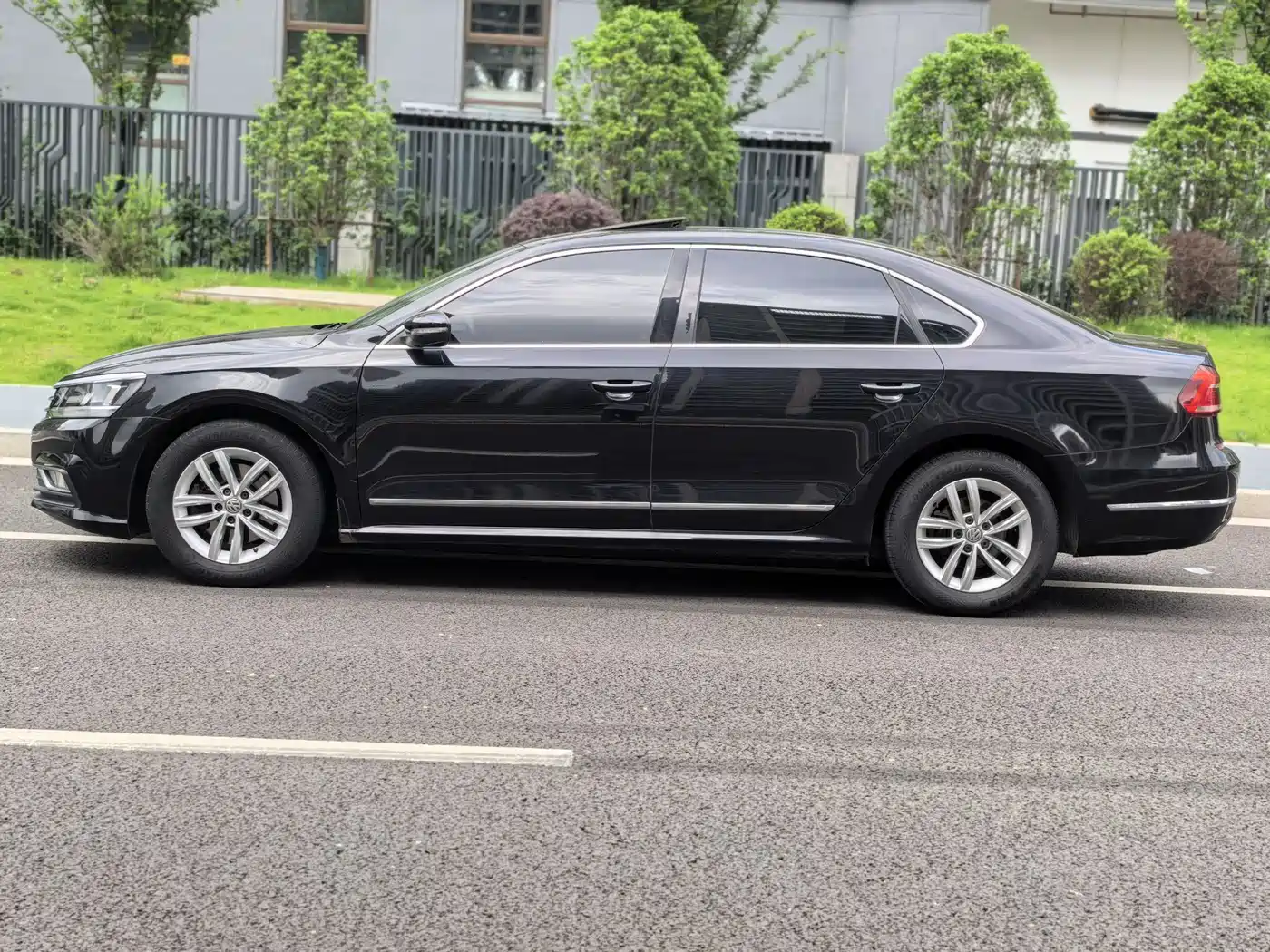 Volkswagen Passat 2016 330TSI DSG Honor Edition фото 4