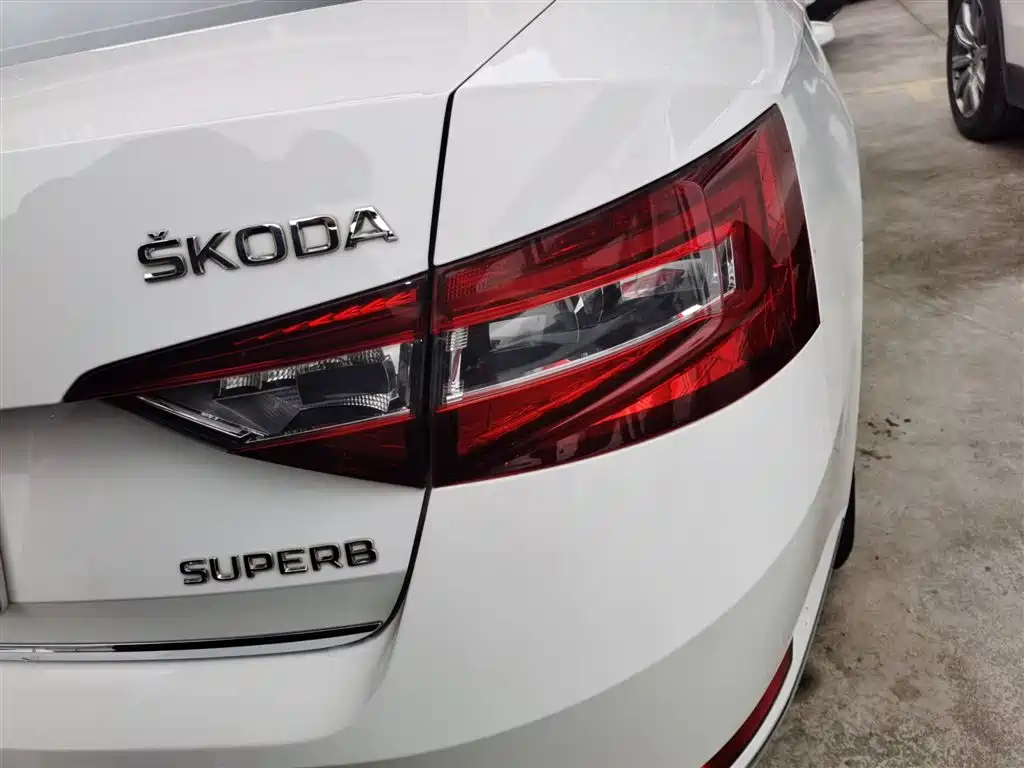 Škoda Superb 2016 TSI330 DSG Smart Edition фото 8