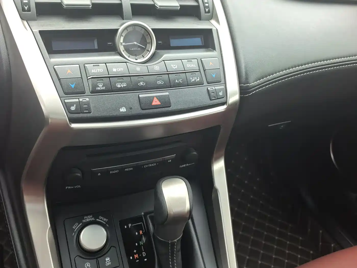 Lexus NX 2016 200 AWD F Sport фото 10