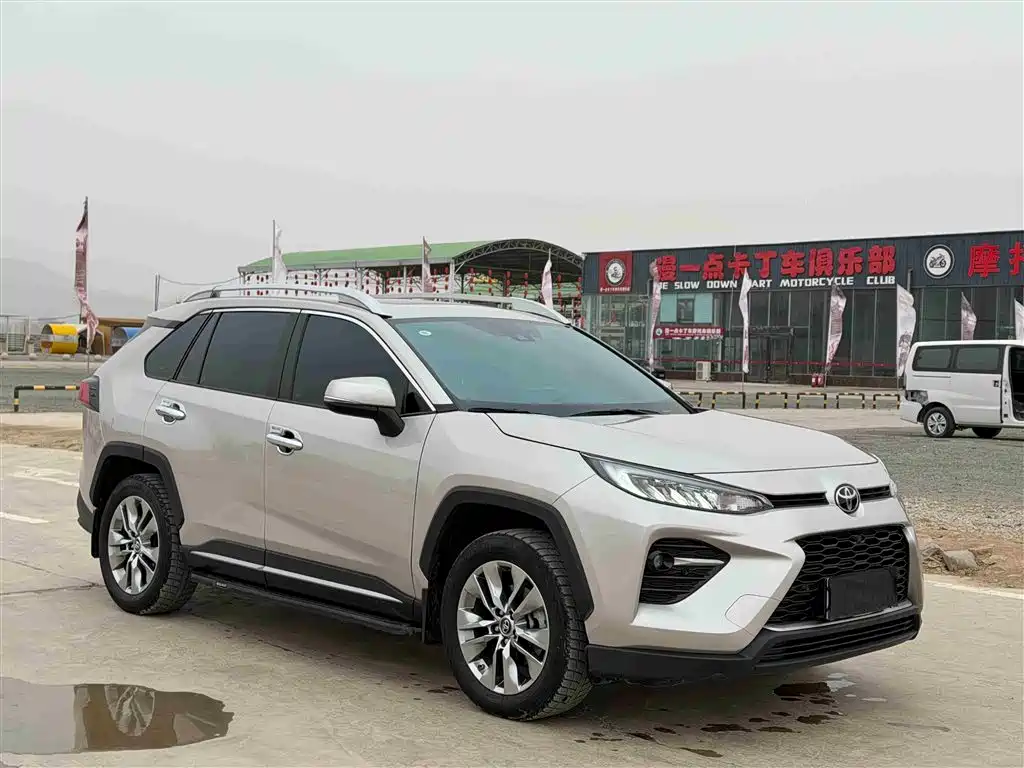 Toyota Wildlander 2022 2.0L CVT AWD Luxury PLUS Edition фото 3