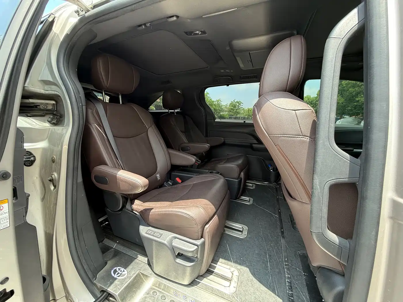 Toyota Sienna 2021 2.5L Hybrid Platinum Edition фото 14
